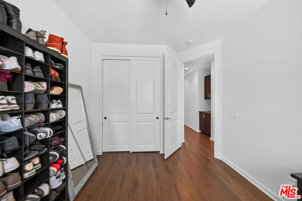 5795 S Acacia Lane Lakewood, CA 90712