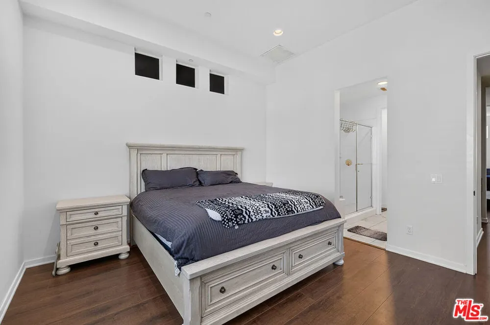 5795 S Acacia Lane Lakewood, CA 90712