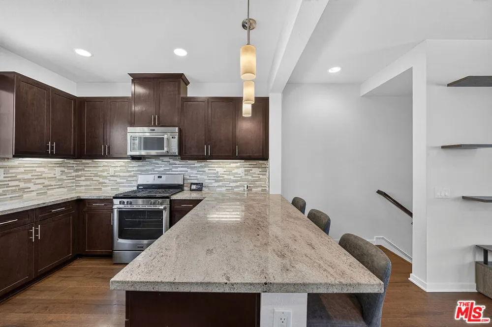 5795 S Acacia Lane Lakewood, CA 90712