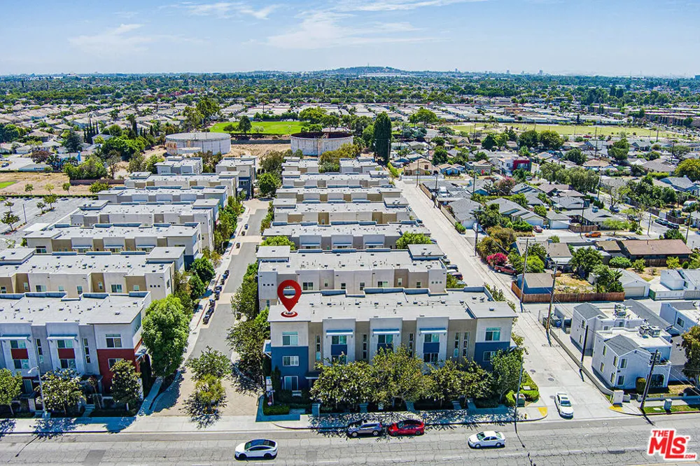 5795 S Acacia Lane Lakewood, CA 90712