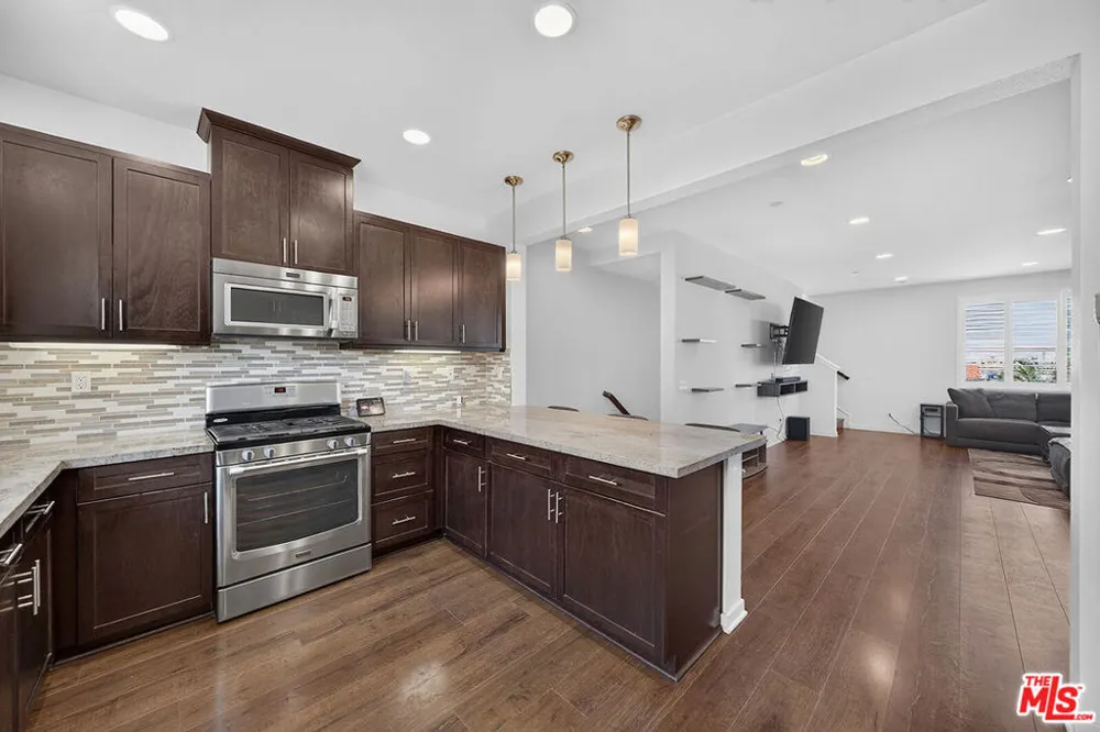 5795 S Acacia Lane Lakewood, CA 90712