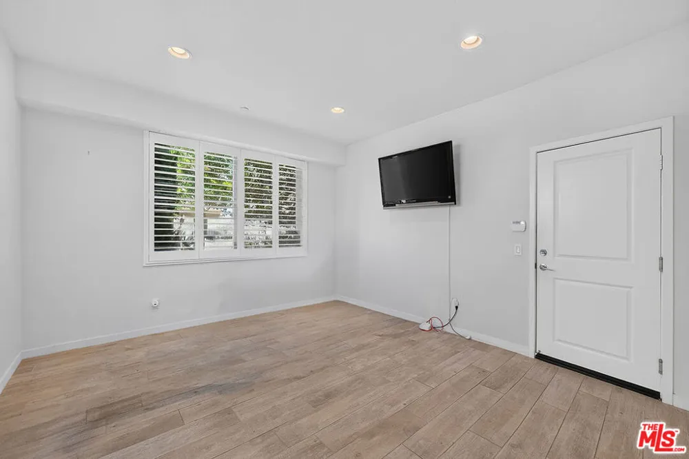 5795 S Acacia Lane Lakewood, CA 90712