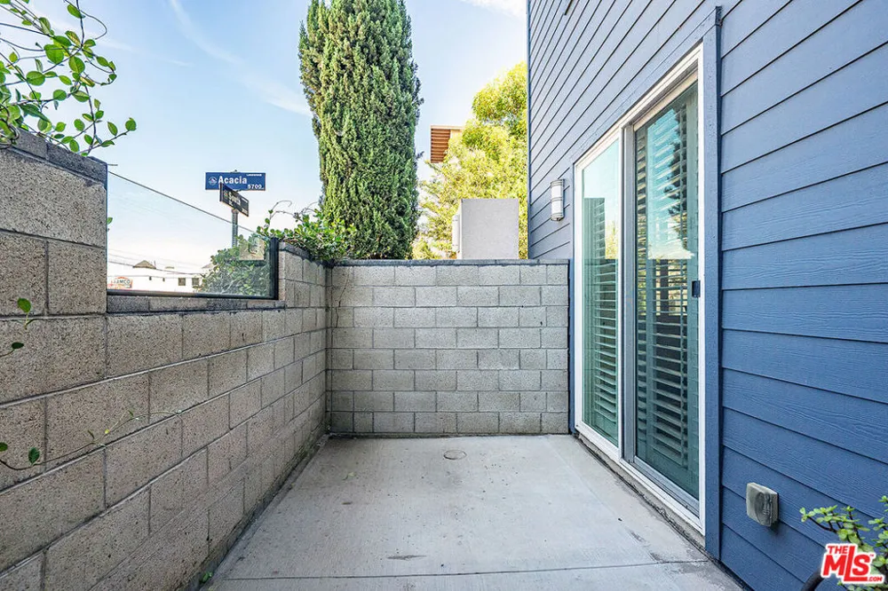 5795 S Acacia Lane Lakewood, CA 90712