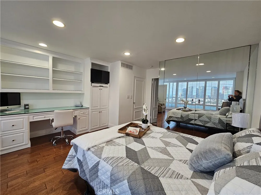 10501 Wilshire Boulevard #2204 Los Angeles, CA 90024