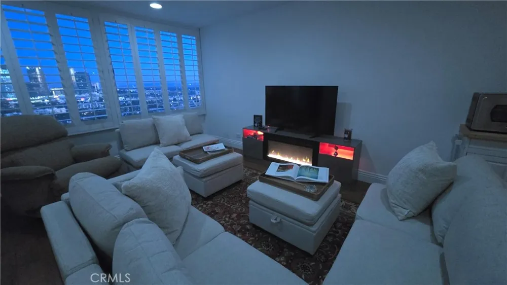 10501 Wilshire Boulevard #2204 Los Angeles, CA 90024