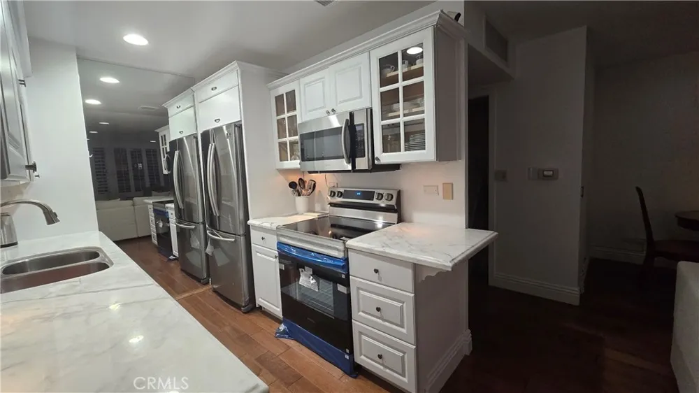10501 Wilshire Boulevard #2204 Los Angeles, CA 90024
