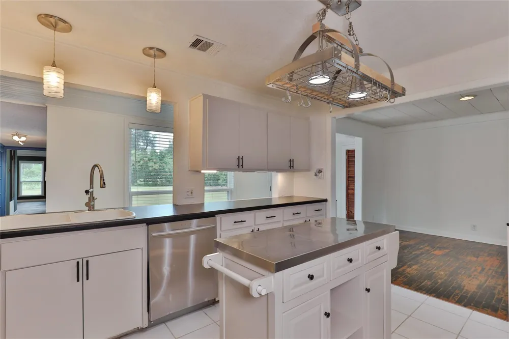 114 Persimmon Lane Lake Jackson, TX 77566