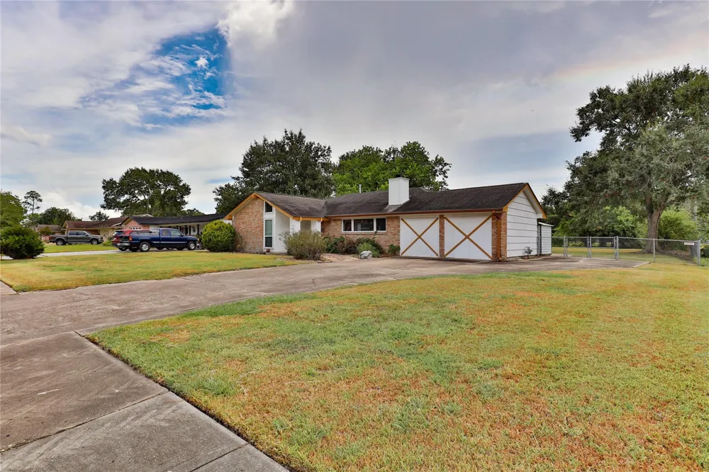 114 Persimmon Lane Lake Jackson, TX 77566