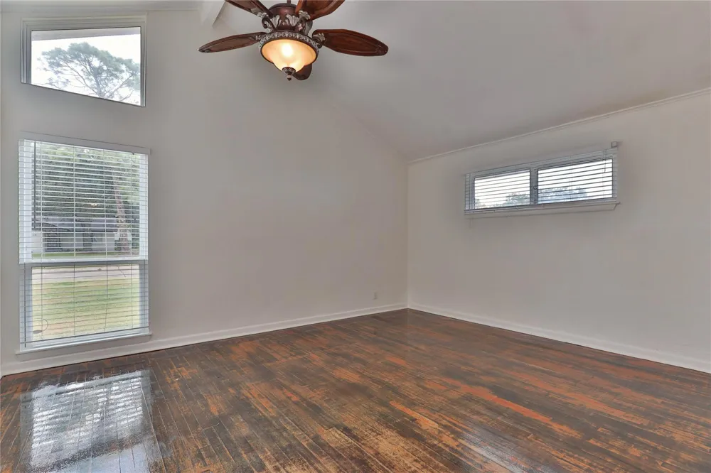 114 Persimmon Lane Lake Jackson, TX 77566