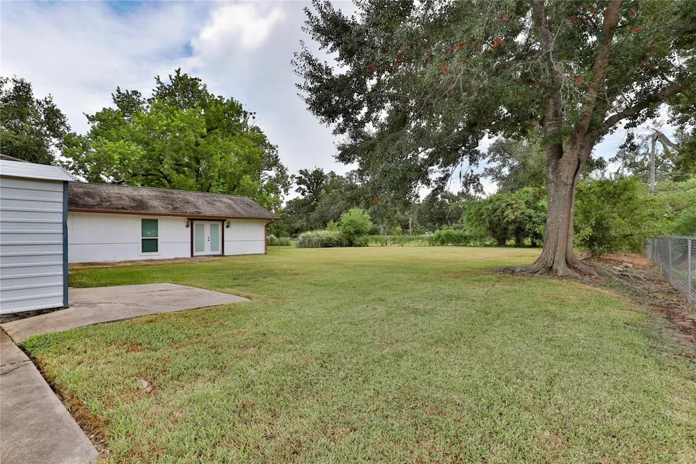 114 Persimmon Lane Lake Jackson, TX 77566