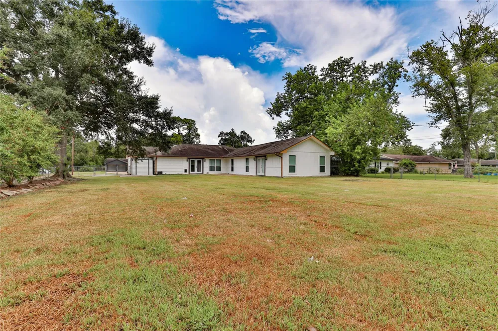 114 Persimmon Lane Lake Jackson, TX 77566