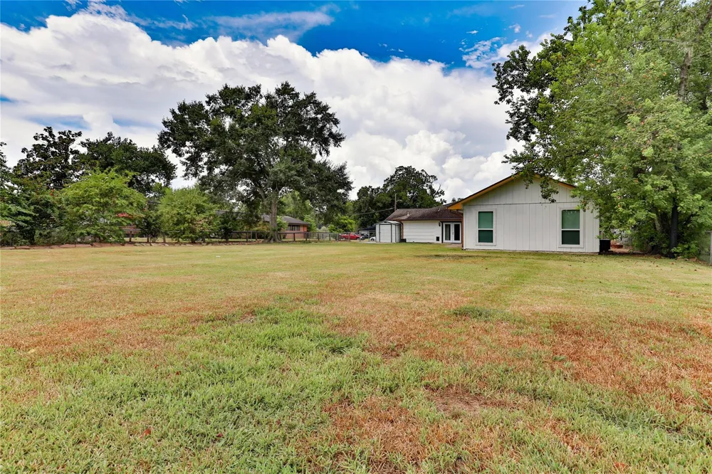 114 Persimmon Lane Lake Jackson, TX 77566
