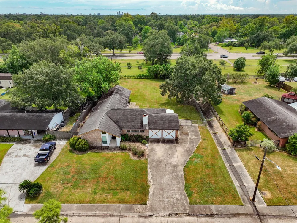 114 Persimmon Lane Lake Jackson, TX 77566