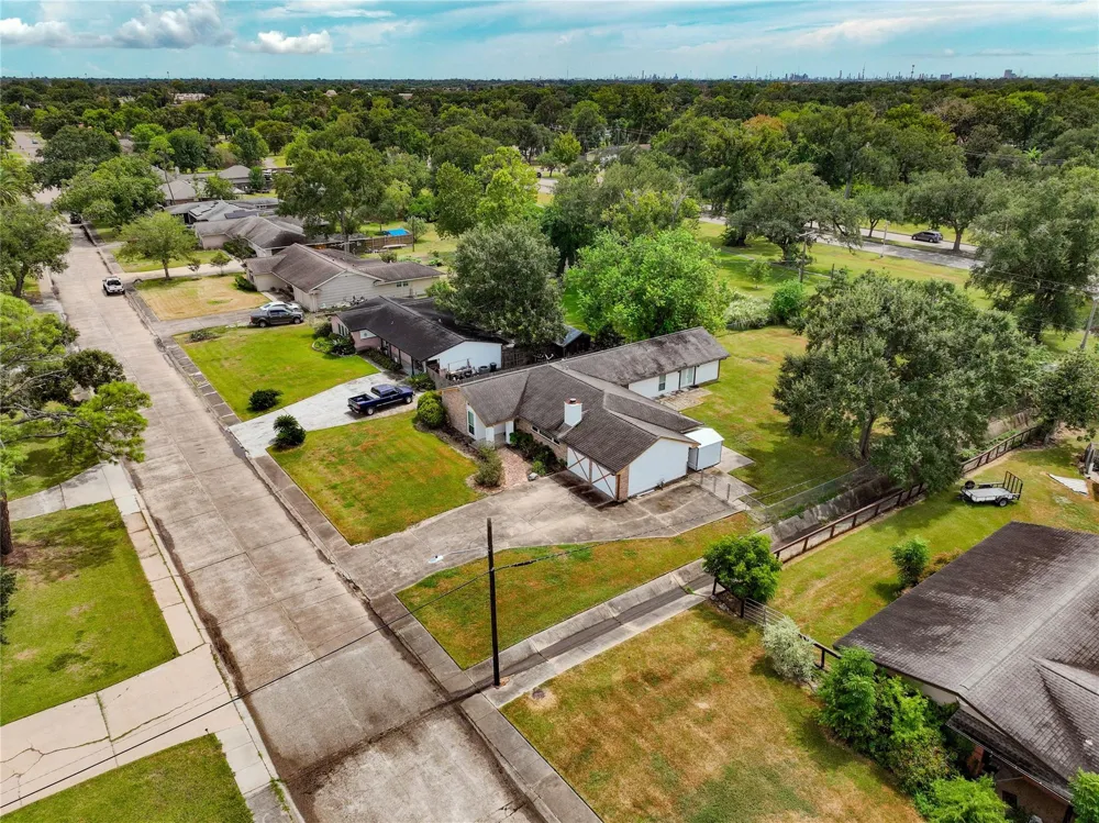 114 Persimmon Lane Lake Jackson, TX 77566