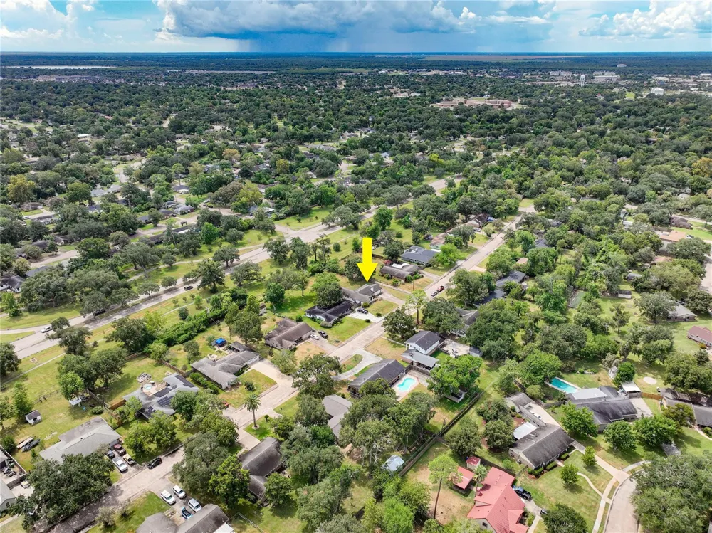 114 Persimmon Lane Lake Jackson, TX 77566
