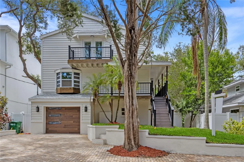 3232 W OAKELLAR AVENUE Tampa, FL 33611