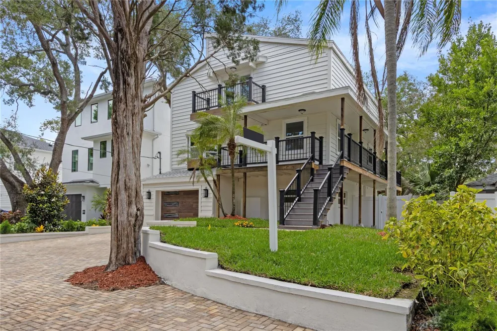 3232 W OAKELLAR AVENUE Tampa, FL 33611