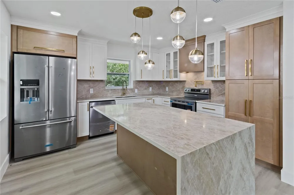 3232 W OAKELLAR AVENUE Tampa, FL 33611