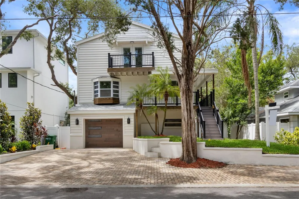 3232 W OAKELLAR AVENUE Tampa, FL 33611