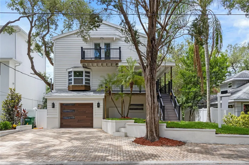 3232 W OAKELLAR AVENUE Tampa, FL 33611