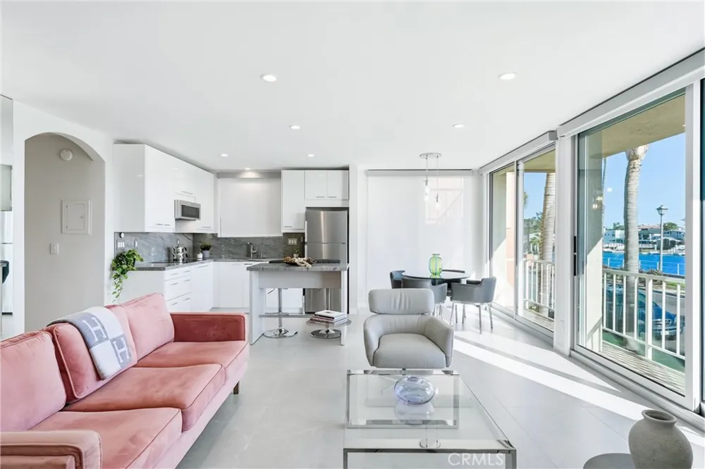 383 Bay Shore #203 Long Beach, CA 90803