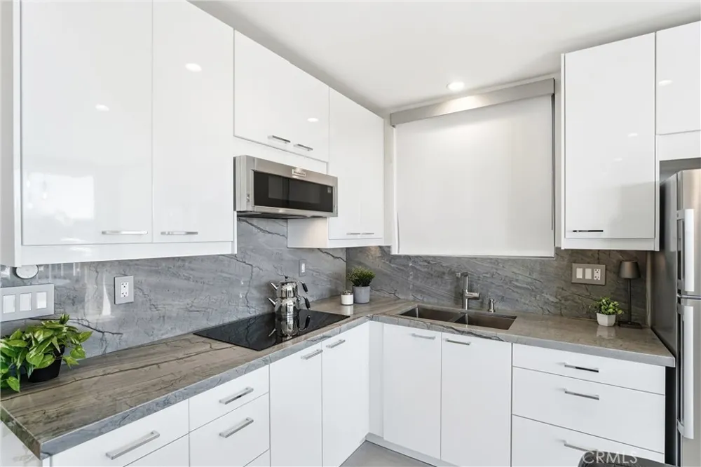 383 Bay Shore #203 Long Beach, CA 90803