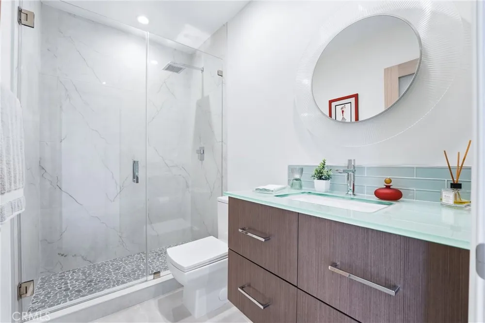383 Bay Shore #203 Long Beach, CA 90803