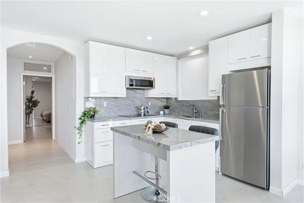 383 Bay Shore #203 Long Beach, CA 90803