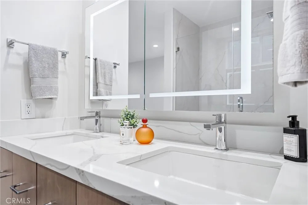 383 Bay Shore #203 Long Beach, CA 90803