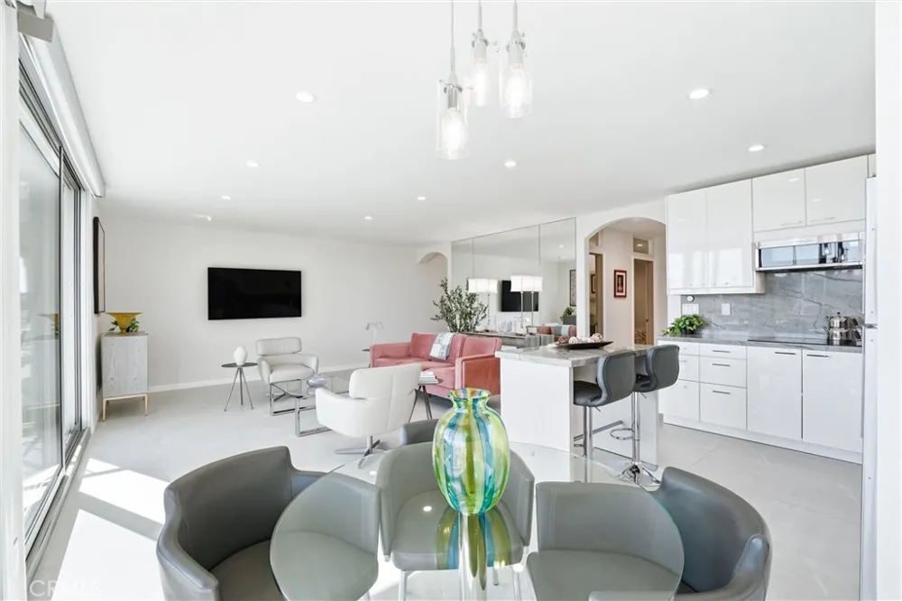 383 Bay Shore #203 Long Beach, CA 90803