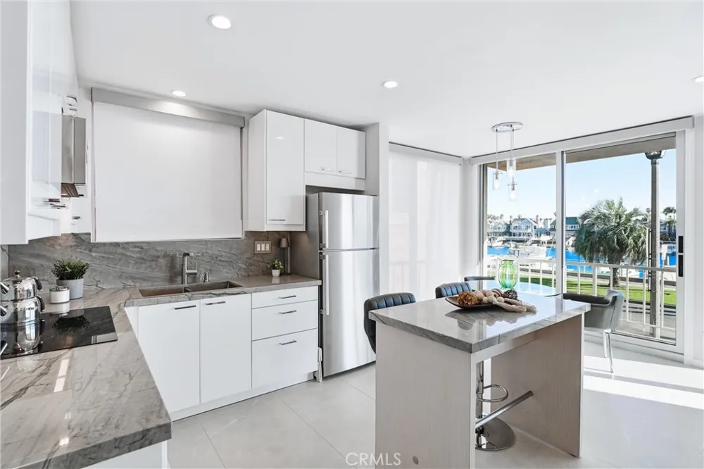 383 Bay Shore #203 Long Beach, CA 90803