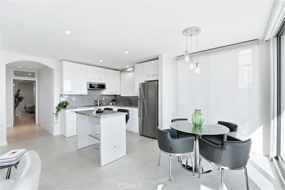 383 Bay Shore #203 Long Beach, CA 90803