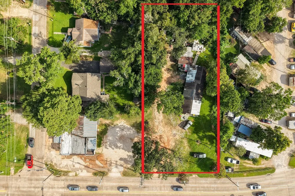 425 Silverdale Dr Conroe, TX 77301