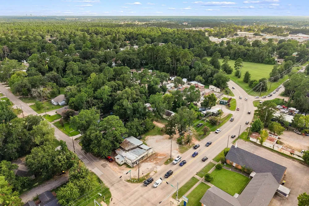 425 Silverdale Dr Conroe, TX 77301