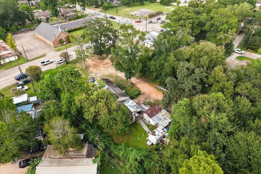 425 Silverdale Dr Conroe, TX 77301