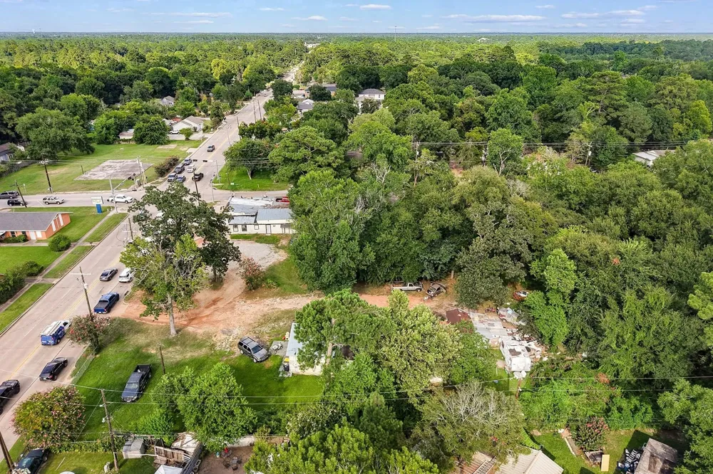 425 Silverdale Dr Conroe, TX 77301