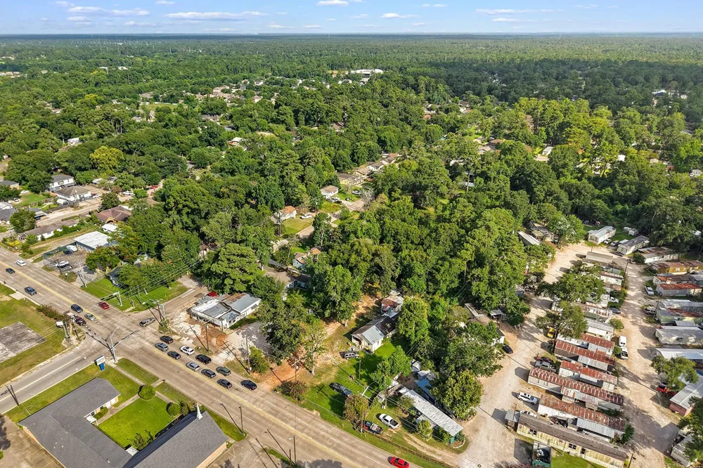 425 Silverdale Dr Conroe, TX 77301