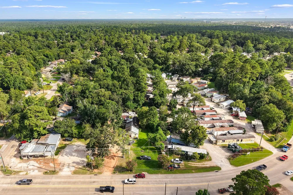 425 Silverdale Dr Conroe, TX 77301