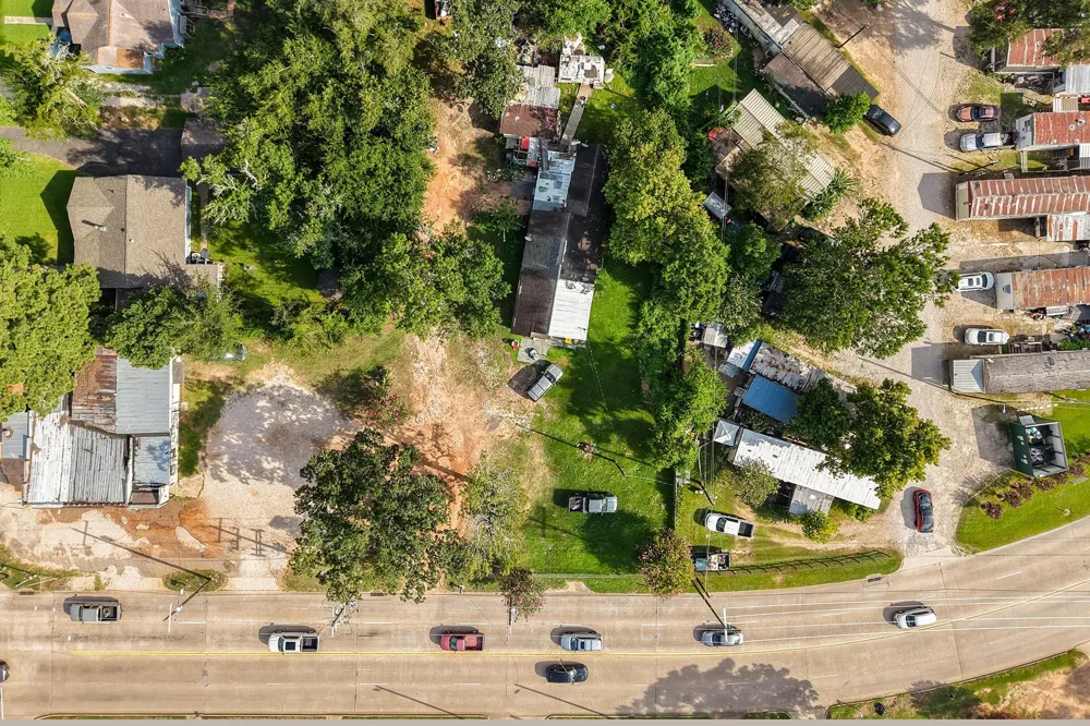 425 Silverdale Dr Conroe, TX 77301