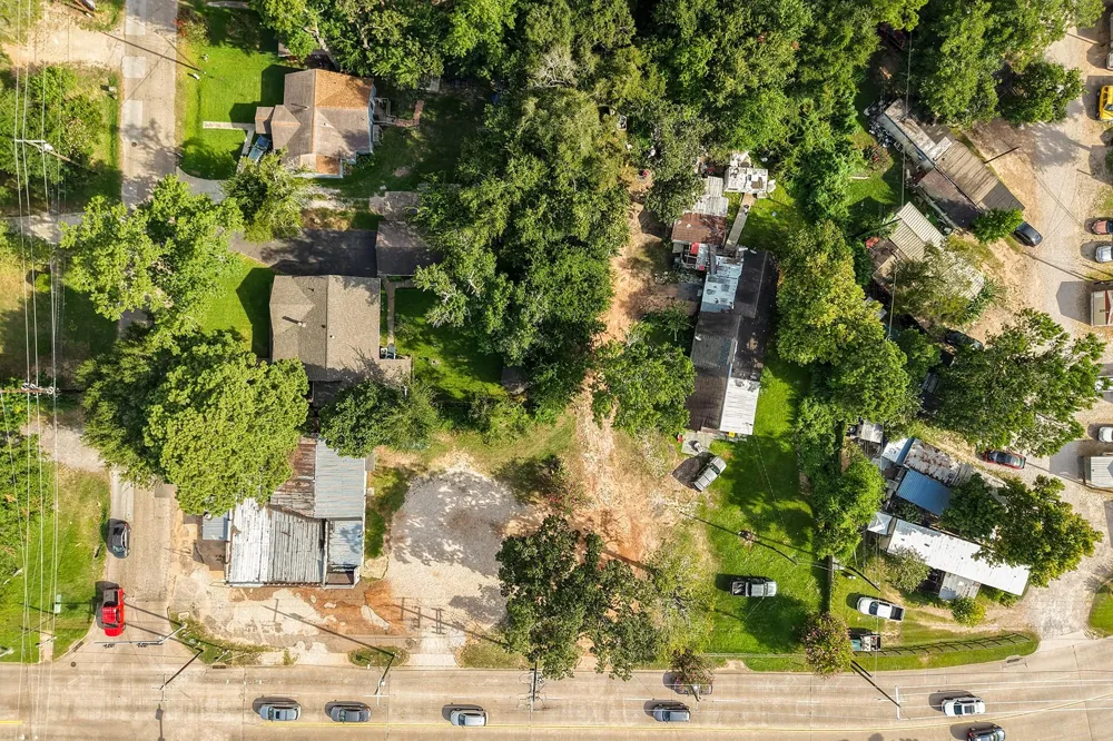 425 Silverdale Dr Conroe, TX 77301