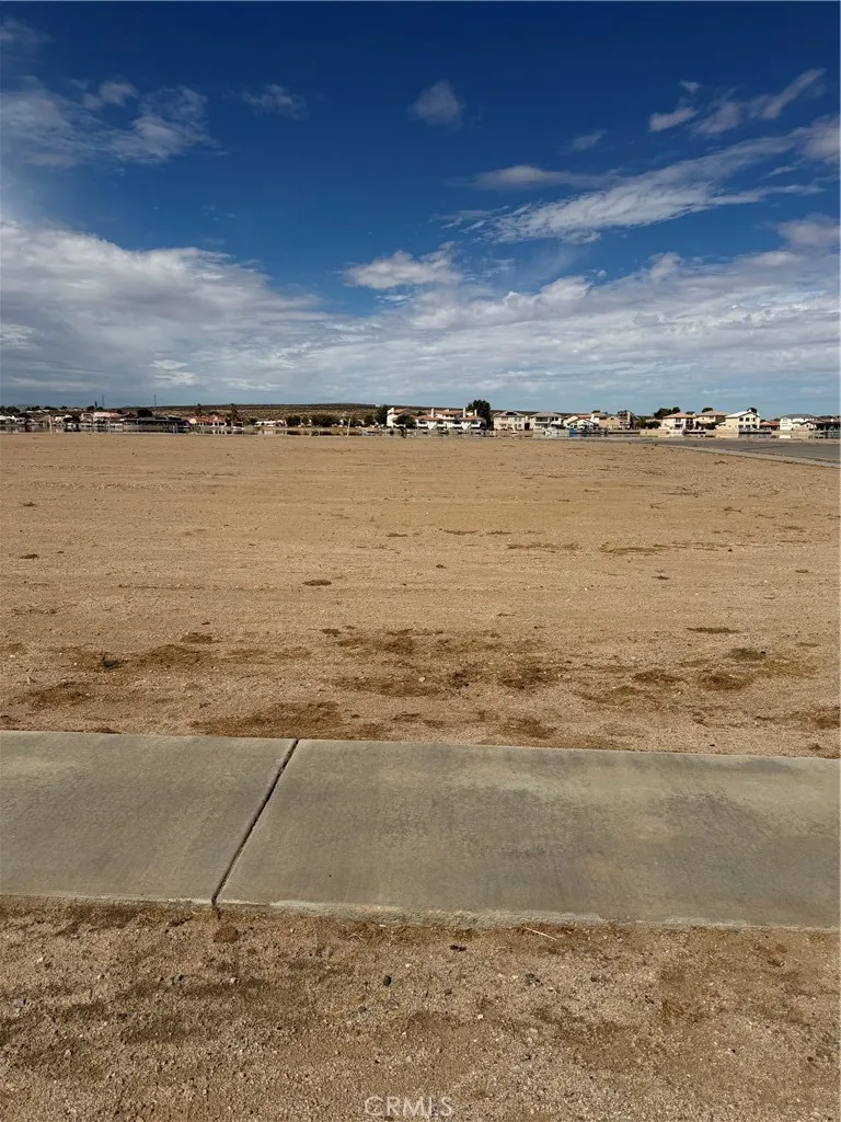 9 Lakeview Helendale, CA 92342