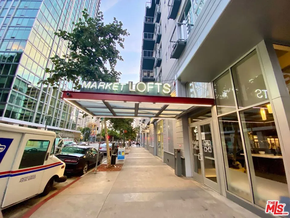 645 W 9th Street #501 Los Angeles, CA 90015