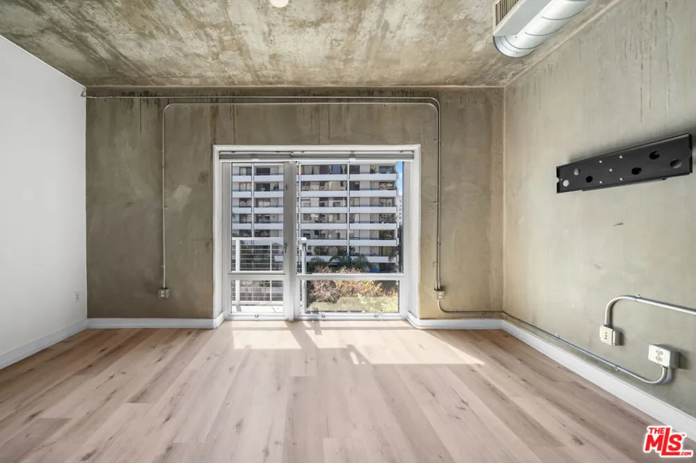 645 W 9th Street #501 Los Angeles, CA 90015
