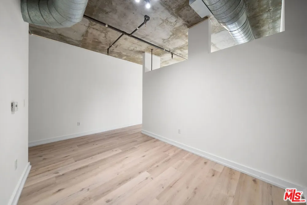 645 W 9th Street #501 Los Angeles, CA 90015