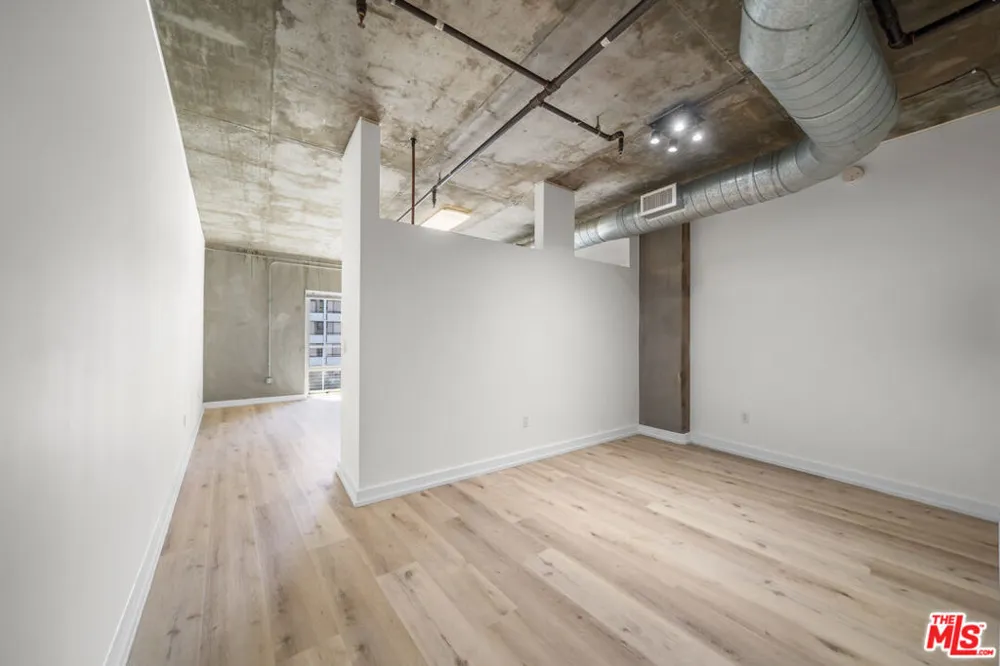 645 W 9th Street #501 Los Angeles, CA 90015