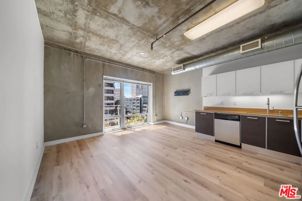 645 W 9th Street #501 Los Angeles, CA 90015