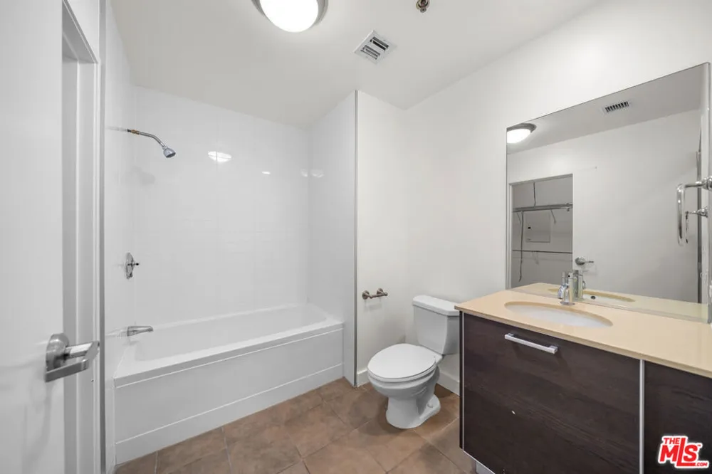 645 W 9th Street #501 Los Angeles, CA 90015