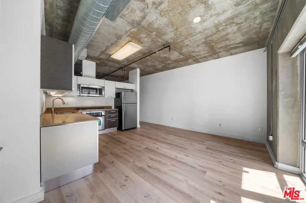 645 W 9th Street #501 Los Angeles, CA 90015
