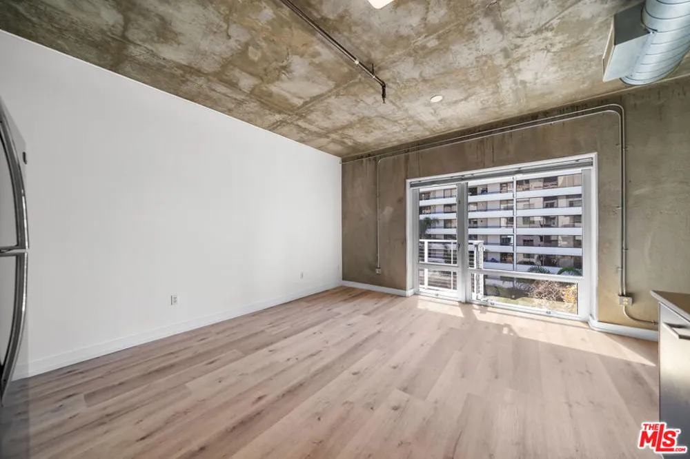 645 W 9th Street #501 Los Angeles, CA 90015