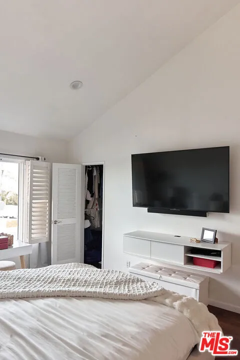 11706 Montana Avenue #309 Los Angeles, CA 90049